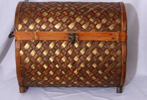 lot 158 image: Large Wood Rattan Chest 12x15x18