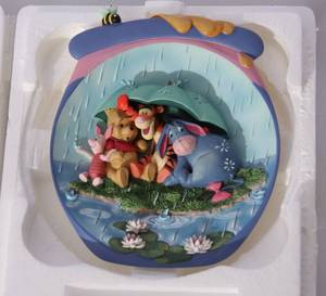 lot 161 image: Winnie the Pooh 3D Collectible Plate  Bradford Exchange