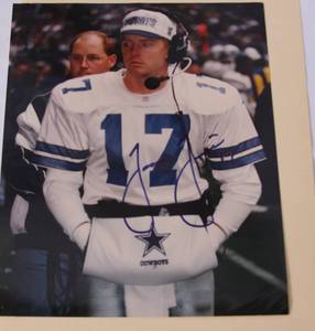 lot 60 image: Dallas Cowboy Jason Garrett as Quaterback #17 autographed photo