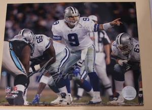 lot 43 image: Dallas Cowboy Andre Gurode autographed photo