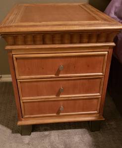 lot 190 image: NIght Stand 2 Drawers
