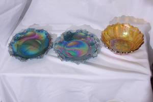 lot 171 image: 3 Carnival Glass Bowls
