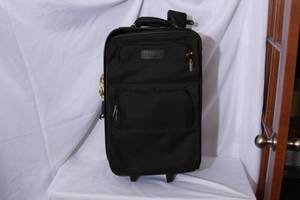 lot 179 image: Black Reaction by Kenneth Cole Suitcase  24 tall Wheels