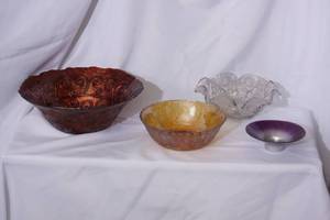 lot 52 image: Lot of 4 Bowls