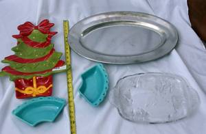 lot 327 image: Lot of Platter, Christmas Platter and teal cowls