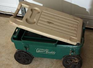 lot 372 image: Lawn Buddy w tools