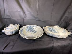 lot 18 image: Poppy Casserole Dish, 3 Poppy Soup Bowls, Poppy Tureen