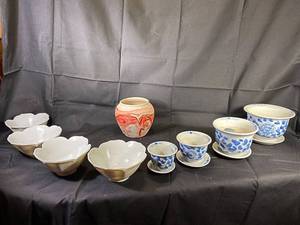 lot 38 image: Vintage Nemadji Pottery, Saucer Set with Plates, Decorative Bowls