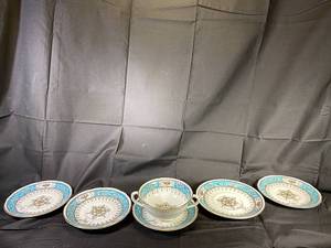 lot 51 image: Coalport plates and tea mug (Made in England)