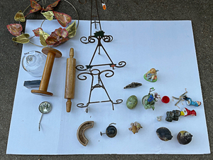 lot 48 image: Assorted Decorative Itmes