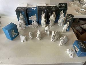 lot 70 image: Nativity Scene