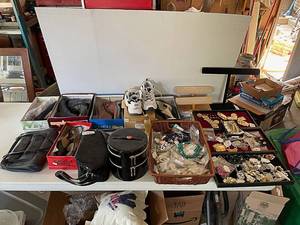 lot 78 image: Assorted Jewelry and shoes
