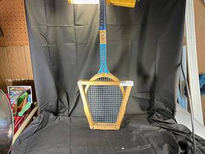 lot 93 image: Vintage King Cup Wilson Tennis Racket (Speed Flex Fibre Face, Billie Jean King)