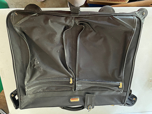 lot 96 image: Laguar Travel Bag