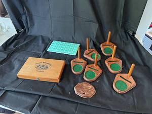 lot 99 image: Joya De Nicaragua 5 Cigar Wooden Holden (Hand Made in Nicaragua), Wooden Cup and Saucer Displays