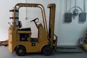 lot 1 image: Caterpillar TC30 Propane Forklift