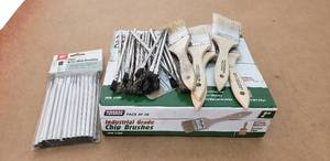lot 31 image: Lot of Paint Brushes