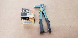 lot 44 image: Box of Rivets and Rivet Gun