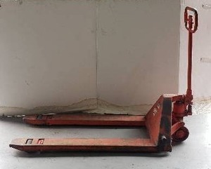 lot 69 image: JET 5,000lb Capacity Pallet Jack