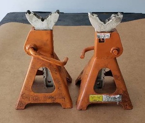lot 151 image: Pair of 3 Ton Jack Stands