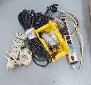 lot 171 image: Lot of Power StripsCords
