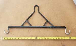 lot 212 image: Heavy Duty Hanger