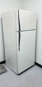 lot 215 image: Hotpoint Refrigerator - Model CTX17BAYCRWH