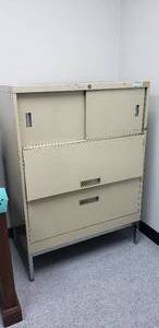 lot 218 image: 3 Drawer File Cabinet - Contents Not Included