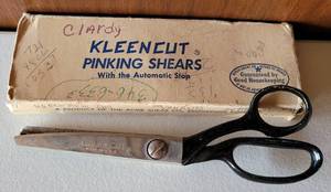 lot 12 image: VINTAGE KLEENCUT PINKING SHEARS WITH THE AUTOMATIC STOP WITH ORIGINAL BOX AS SHOWN. MADE IN USA.