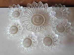 lot 13 image: VINTAGE 1960S FEDERAL PRESSED GLASS PETAL CLEAR SERVING PLATTER AND PLATES SET AS SHOWN.