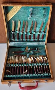 lot 14 image: VINTAGE THAILAND BRASS AND ROSEWOOD FLATWARE SET IN WOOD BOX AS SHOWN.