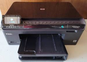 lot 23 image: HP PHOTOSMART PLUS ALL-IN-ONE TOUCH SMART COPYSCANPHOTO PRINTER B209 WITH CABLES IN LIKE-NEW CONDITION AS SHOWN.