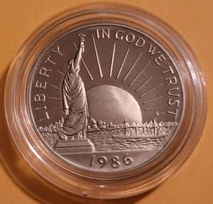 lot 57 image: 1986-S STATUE OF LIBERTY COMMEMORATIVE HALF DOLLAR COIN IN PROTECTIVE COIN CASE AS SHOWN.