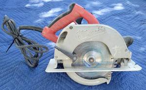 lot 66 image: MILWAUKEE TILT-LOK ADJUSTABLE HANDLE CIRCULAR SAW 6390-20 AS SHOWN. TESTED AND WORKING.