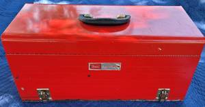 lot 67 image: VINTAGE SEARS-CRAFTSMAN RED METAL TOOL BOX WITH 2 DRAWERS AND REMOVABLE TRAY IN GREAT CONDITION AND VERY CLEAN AS SHOWN.