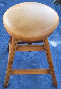 lot 79 image: VINTAGE ARCHITECTS STOOL WITH WOOD FRAME AND LEATHER SEAT MODEL ALD-257 AS SHOWN.