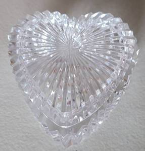 lot 103 image: WATERFORD CRYSTAL TRINKET BOX WITH FITTED LID IN HEART FORM. ETHCHED WATERFORD ON BOTTOM AS SHOWN. APPROX 2.75W x 1.5H