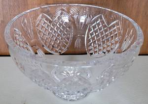 lot 108 image: WATERFORD CRYSTAL WEDDING HEIRLOOM COLLECTION FOOTED BOWL AS SHOWN. APPROX 8W x 18H.