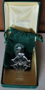lot 117 image: WATERFORD CRYSTAL CROSS PINBROOCH IN LOGO VELVETEEN STORAGE POUCH IN BOX. ETCHED WATERFORD MARK WITH BOOKLET. 2H AS SHOWN.