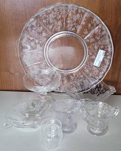 lot 150 image: LOT OF VINTAGE ETCHED DESIGN DISHES IN VARIOUS SIZES AND STYLES AS SHOWN.
