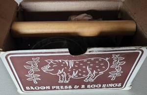 lot 165 image: BACON PRESS WITH 2 EGG RINGS IN ORIGINAL BOX AS SHOWN.
