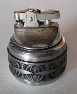 lot 168 image: VINTAGE-STYLE TABLE LIGHTER AS SHOWN.