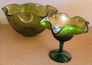 lot 188 image: VINTAGE BOWL AND FOOTED DISH IN STYLE, COLOR, AND CONDITION SHOWN.