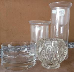 lot 205 image: LOT OF CANDLE HOLDERS INCLUDING YANKEE CANDLE 1278942 CYLINDER SET AS SHOWN.