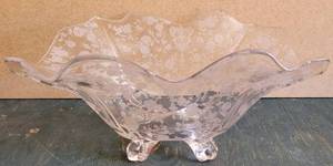 lot 208 image: VINTAGE ETCHED DESIGN SERVING BOWL AS SHOWN.