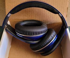 lot 210 image: BEATS BY DRE HEADPHONES AS SHOWN. NO CHARGER.