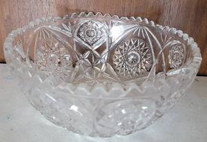 lot 231 image: HEAVY CUT-GLASS STYLE BOWL IN PATTERN SHOWN. TAKE A LOOK