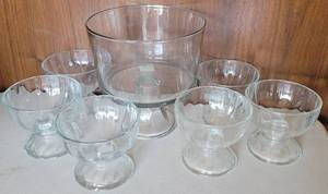 lot 244 image: ANCHOR HOCKING 89269 PRESENCE FOOTED TRIFLE PLUS 6 DESSERT SERVING GLASSES AS SHOWN.