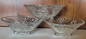 lot 245 image: LOT OF 3 FOOTED GLASS BOWLS IN PATTERN SHOWN. (SOLD 3X THE MONEY)