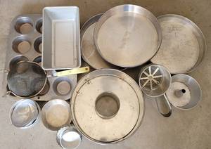 lot 254 image: LOT OF ASSORTED BAKING PANS AND MORE AS SHOWN.